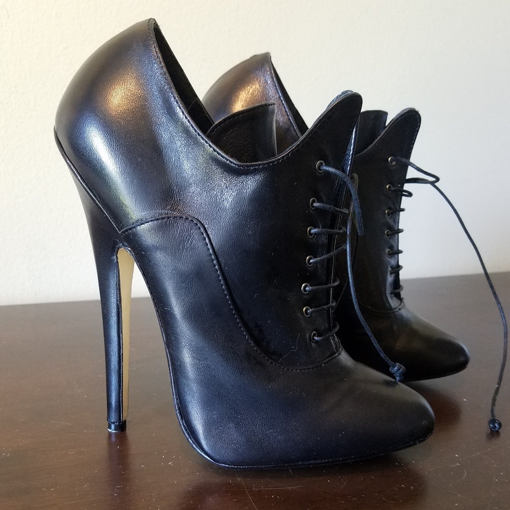 Italian Leather booties NWOT